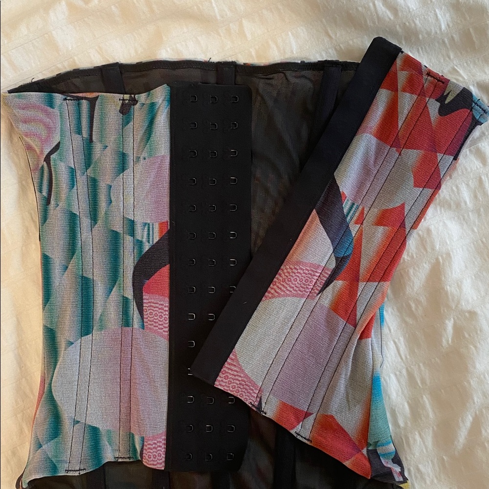 SKIMS Colorful Corset Top - Picture 3 of 4